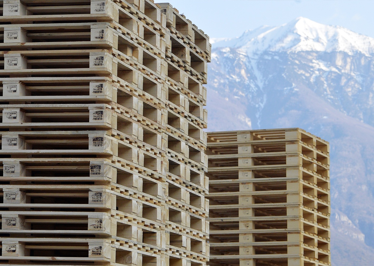 Pallet fuori misura in legno - Silvestri Pallets Trento